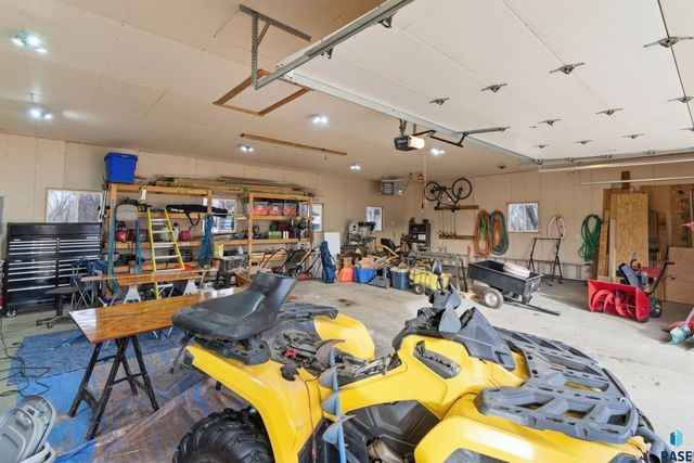46494 Country Ln Lane, Hartford, SD 57033