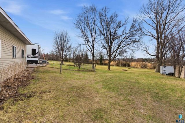 46494 Country Ln Lane, Hartford, SD 57033