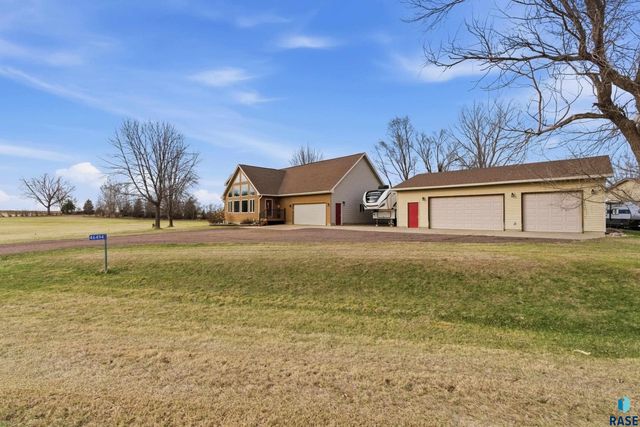 46494 Country Ln Lane, Hartford, SD 57033