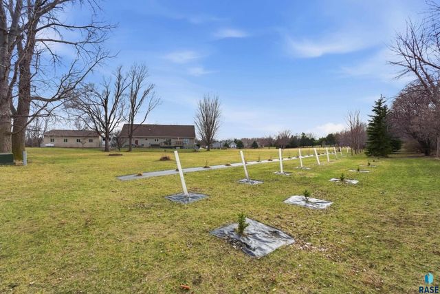 46494 Country Ln Lane, Hartford, SD 57033