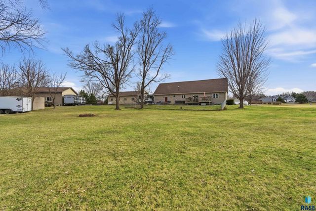 46494 Country Ln Lane, Hartford, SD 57033