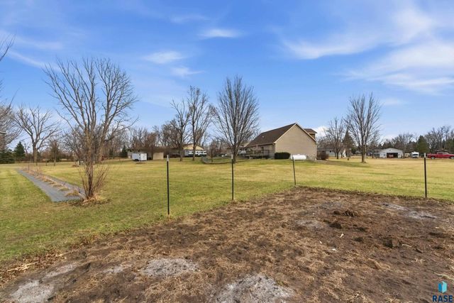 46494 Country Ln Lane, Hartford, SD 57033