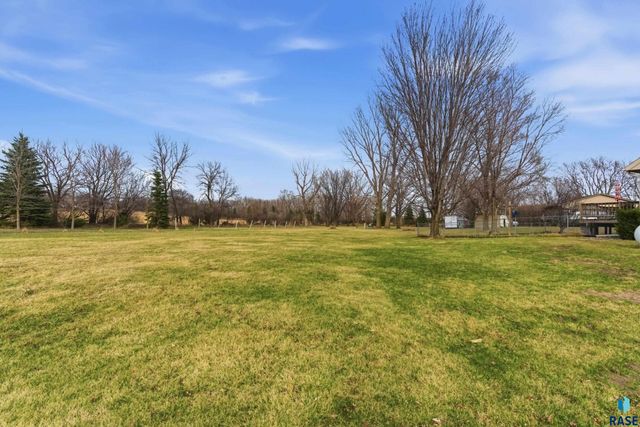 46494 Country Ln Lane, Hartford, SD 57033