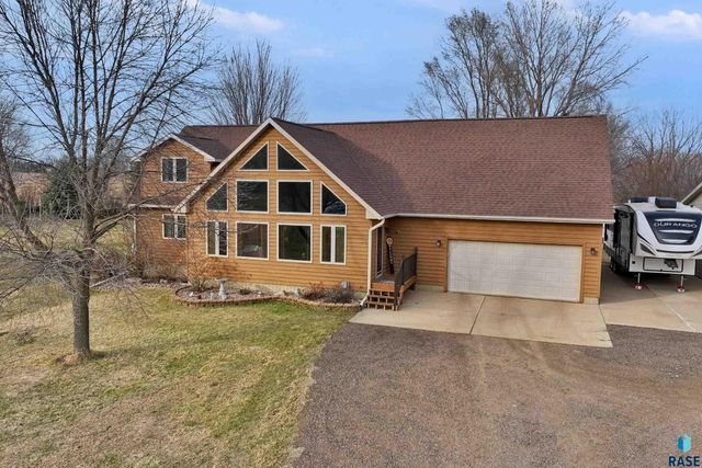 46494 Country Ln Lane, Hartford, SD 57033