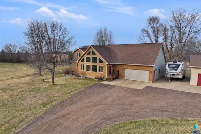 46494 Country Ln Lane, Hartford, SD 57033