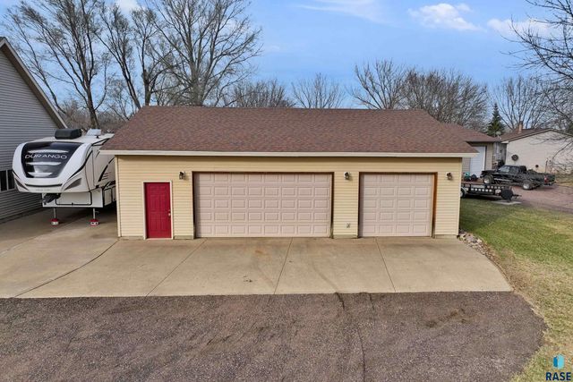 46494 Country Ln Lane, Hartford, SD 57033