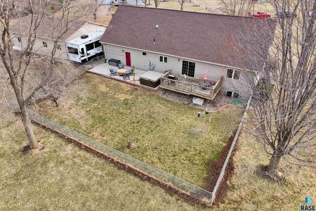 46494 Country Ln Lane, Hartford, SD 57033