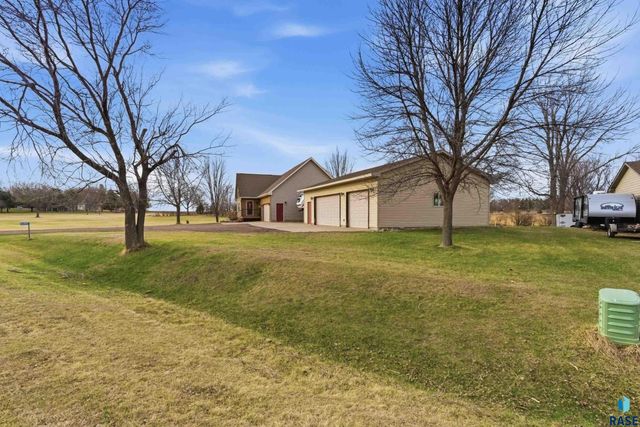 46494 Country Ln Lane, Hartford, SD 57033