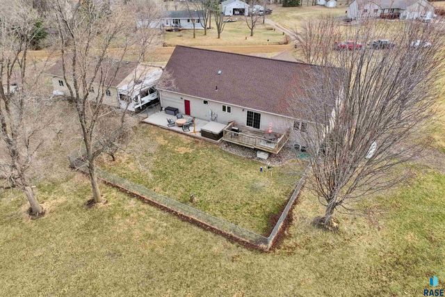 46494 Country Ln Lane, Hartford, SD 57033