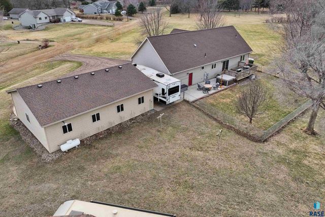 46494 Country Ln Lane, Hartford, SD 57033