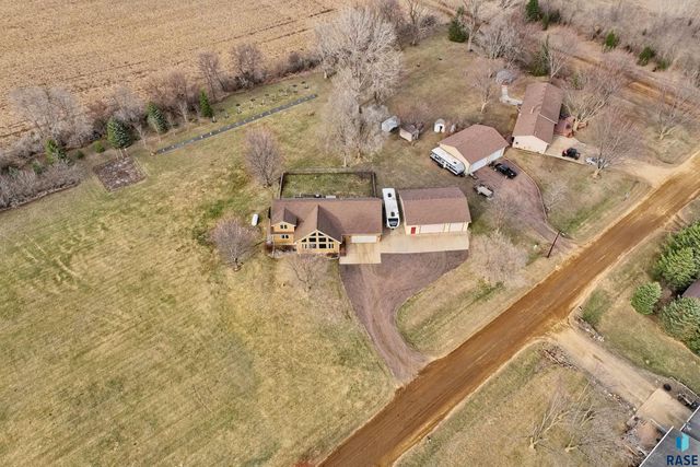 46494 Country Ln Lane, Hartford, SD 57033