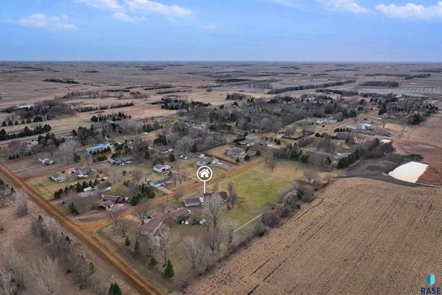46494 Country Ln Lane, Hartford, SD 57033