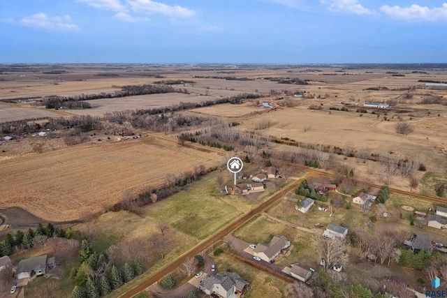 46494 Country Ln Lane, Hartford, SD 57033