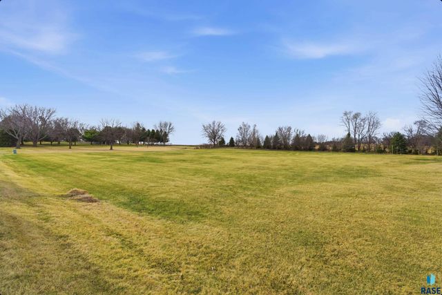 46494 Country Ln Lane, Hartford, SD 57033