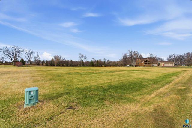 46494 Country Ln Lane, Hartford, SD 57033