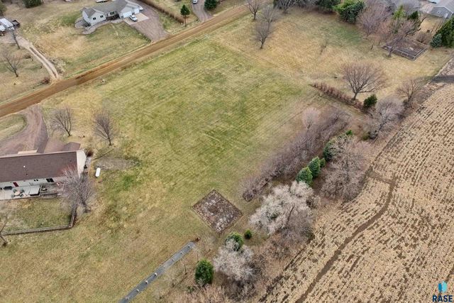 46494 Country Ln Lane, Hartford, SD 57033