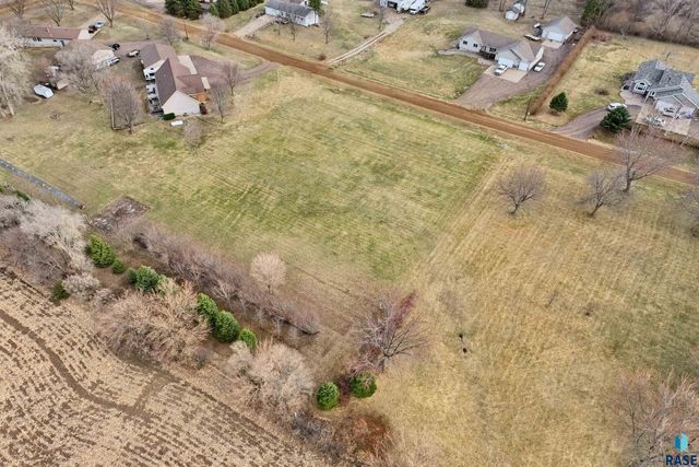46494 Country Ln Lane, Hartford, SD 57033