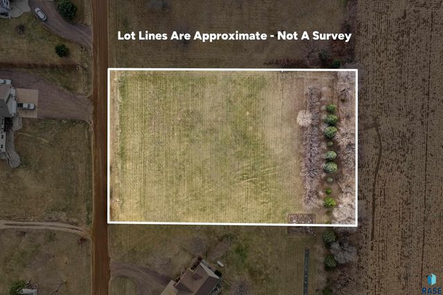 46494 Country Ln Lane, Hartford, SD 57033