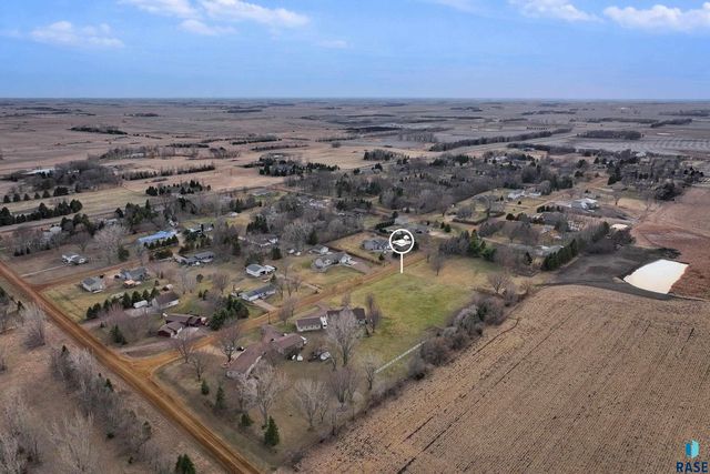 46494 Country Ln Lane, Hartford, SD 57033
