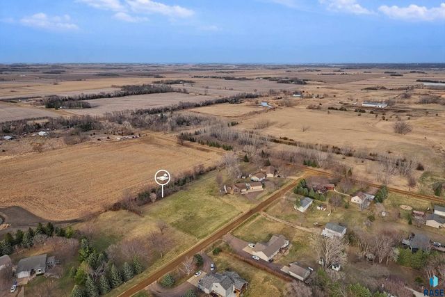 46494 Country Ln Lane, Hartford, SD 57033