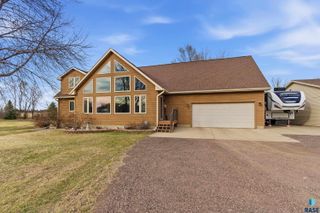46494 Country Ln Lane, Hartford, SD 57033