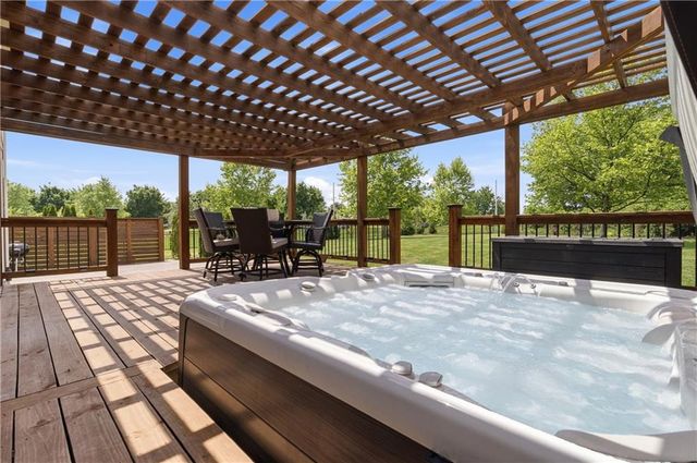 2007 Sequoia Drive, Raymore, MO 64083