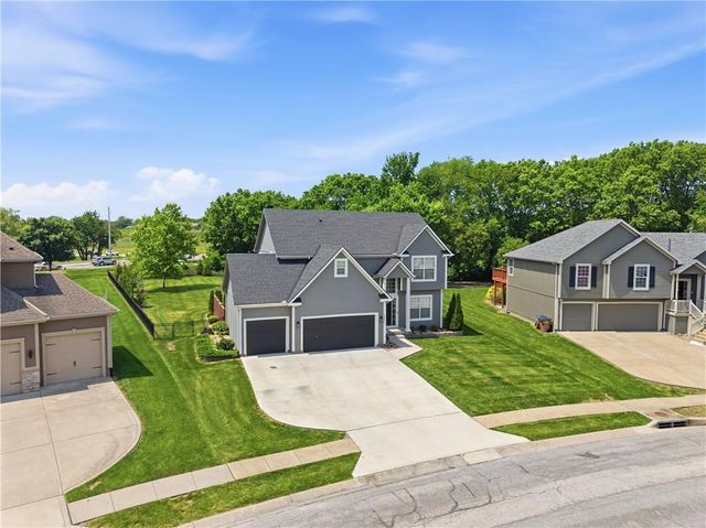 2007 Sequoia Drive, Raymore, MO 64083
