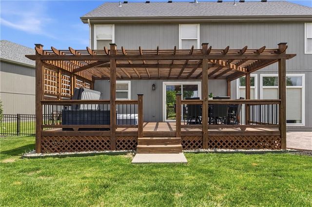 2007 Sequoia Drive, Raymore, MO 64083