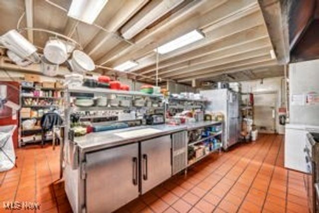 5348 E Lake Road, Sheffield Lake, OH 44054