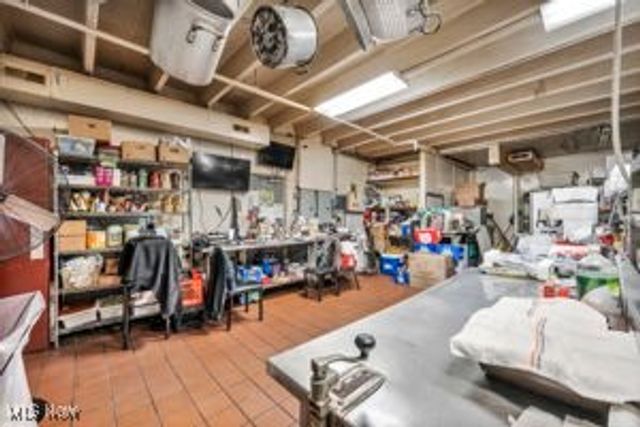 5348 E Lake Road, Sheffield Lake, OH 44054