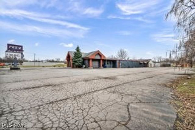 5348 E Lake Road, Sheffield Lake, OH 44054