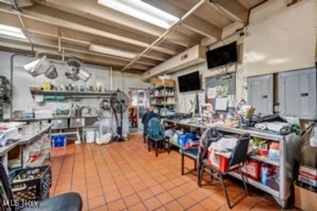 5348 E Lake Road, Sheffield Lake, OH 44054