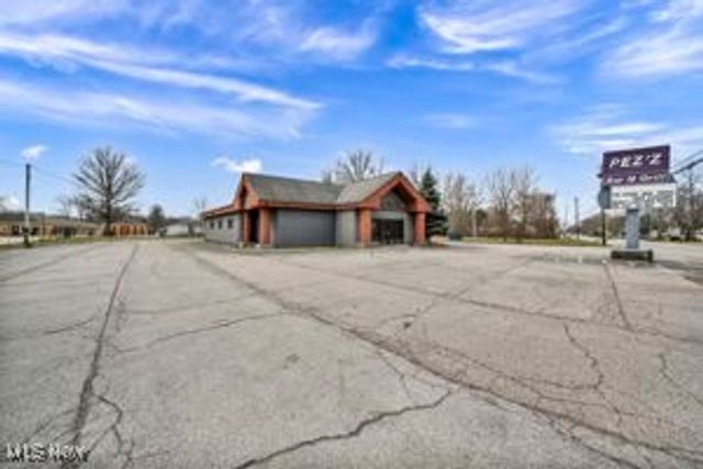 5348 E Lake Road, Sheffield Lake, OH 44054