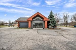 5348 E Lake Road, Sheffield Lake, OH 44054