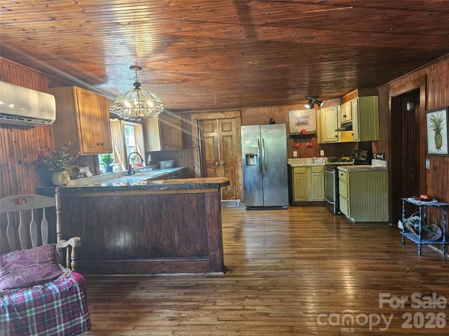114 Beacon Hill, Ellenboro, NC 28040