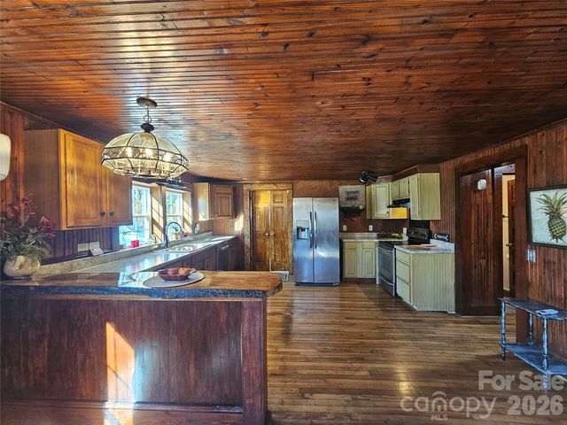 114 Beacon Hill, Ellenboro, NC 28040