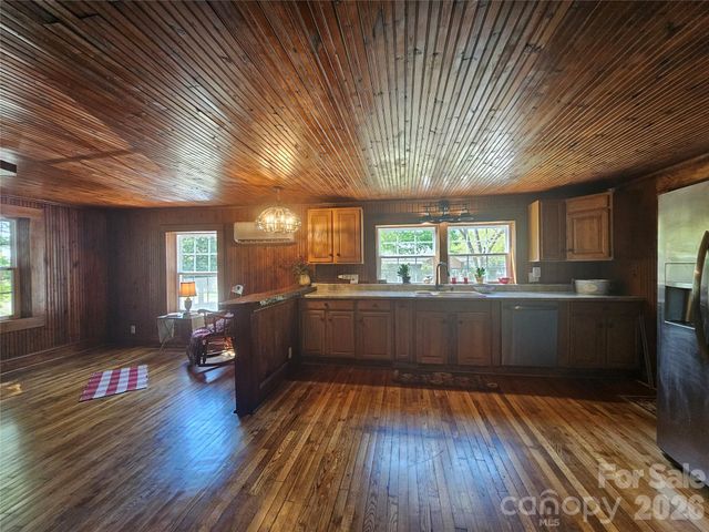 114 Beacon Hill, Ellenboro, NC 28040