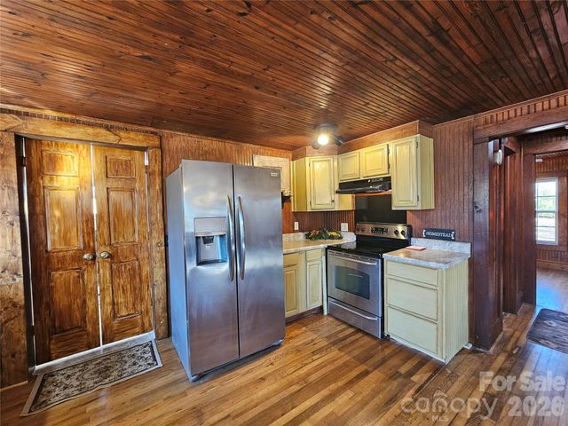 114 Beacon Hill, Ellenboro, NC 28040