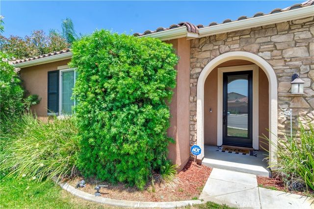 1294 Burgundy Rose, Beaumont, CA 92223