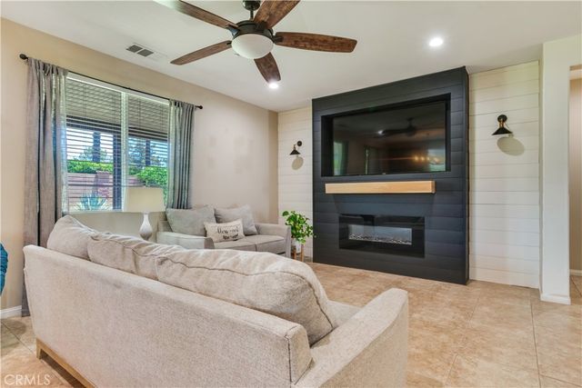 1294 Burgundy Rose, Beaumont, CA 92223