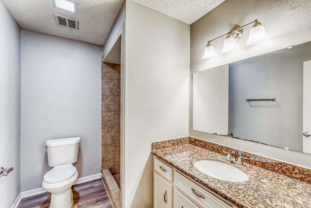 2306 Cambridge Court N, League City, TX 77573