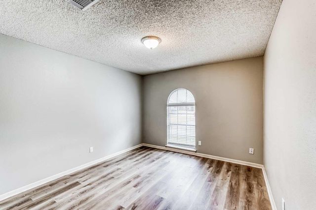 2306 Cambridge Court N, League City, TX 77573