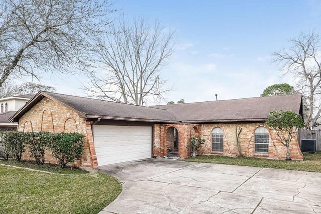 2306 Cambridge Court N, League City, TX 77573