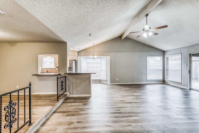 2306 Cambridge Court N, League City, TX 77573