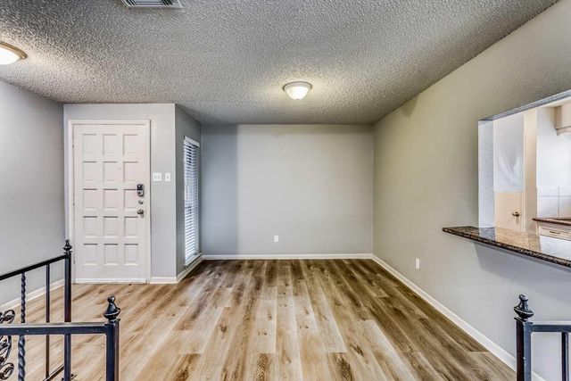 2306 Cambridge Court N, League City, TX 77573