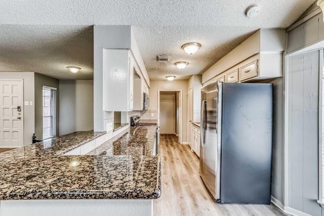 2306 Cambridge Court N, League City, TX 77573