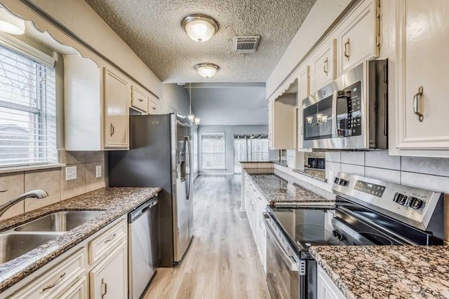 2306 Cambridge Court N, League City, TX 77573