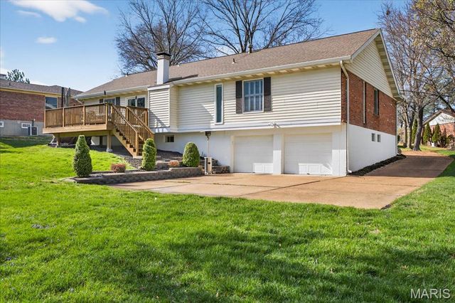 548 Windsor Mill Drive, Ballwin, MO 63011