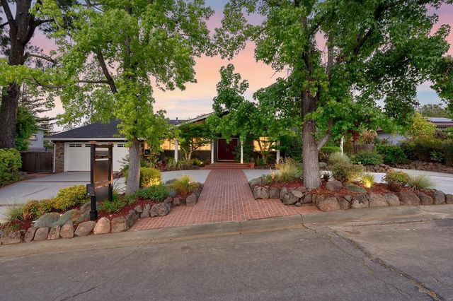 873 Lockhaven Drive, Los Altos, CA 94024