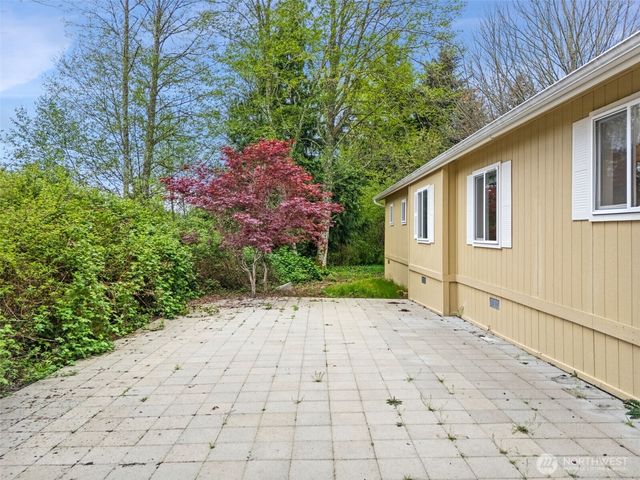 900 NE Saturn Lane, Bremerton, WA 98311